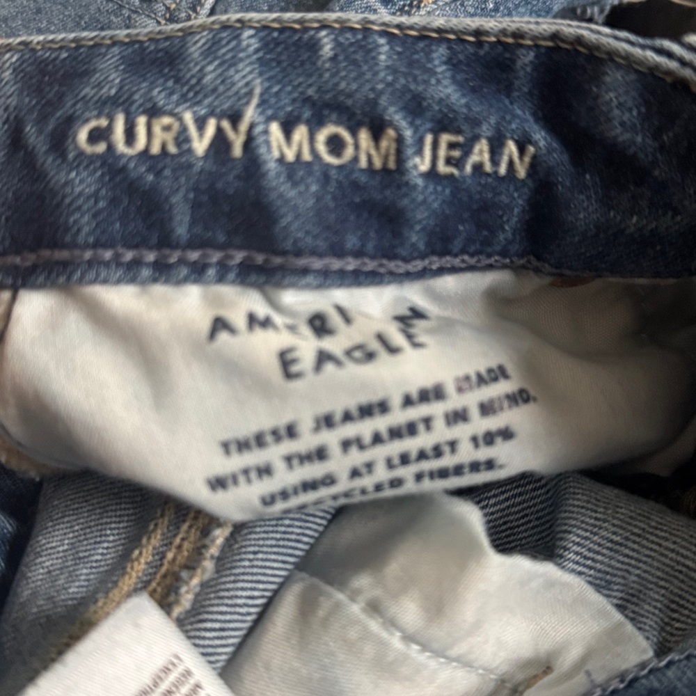 American Eagle Outfitters Distressed Dark Curvy mom Jeans - Picture 7 of 7